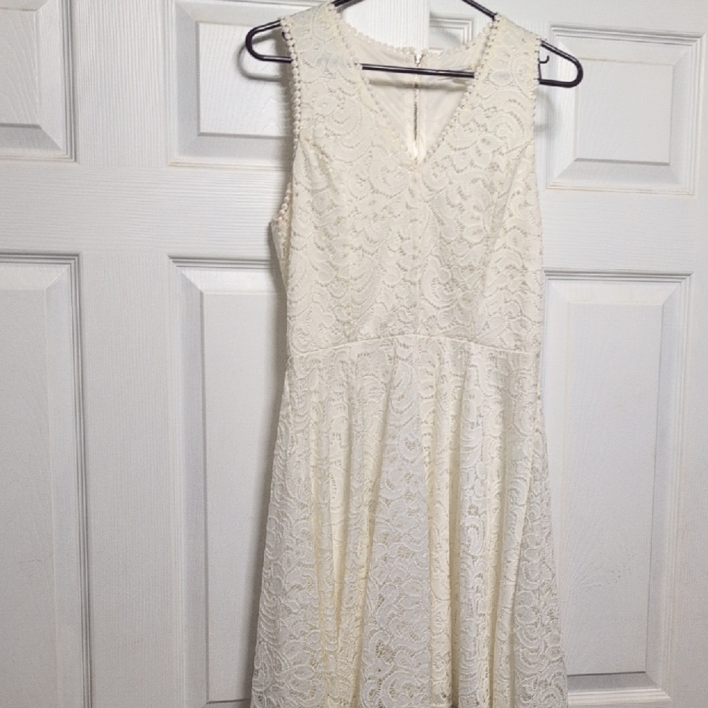 Elegant Cream Lace Dress